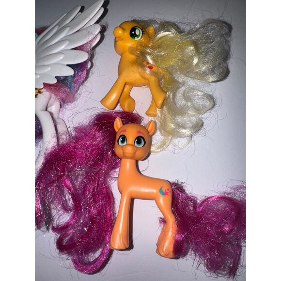 My little Pony bundle of 3 ponies Sunny Starscout, PRINCESS CELESTIA, Apple Jack - Picture 6 of 8